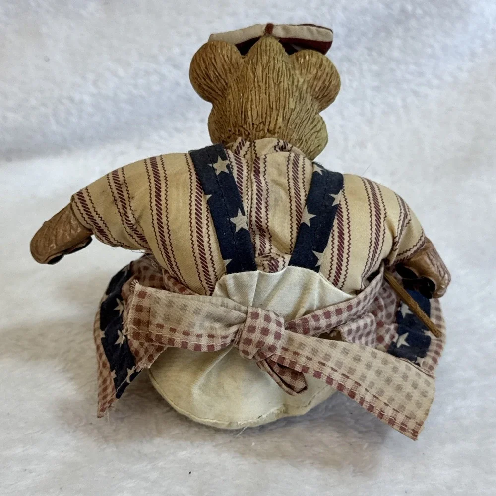 Russ Berrie Country Folks Bearsy Ross Patriotic Bear Shelf Sitter 5